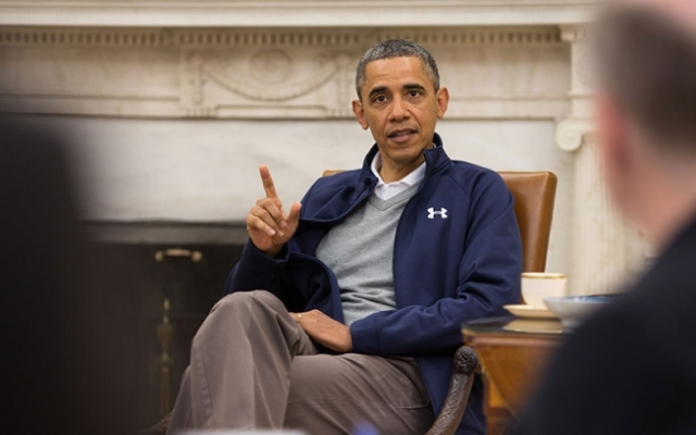 Barack Obama in Oval Office Sets bad examples by finger pointing